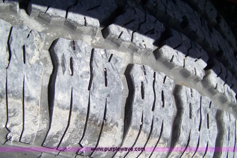 image for item 7401 2001 Chevrolet Suburban K1500 SUV