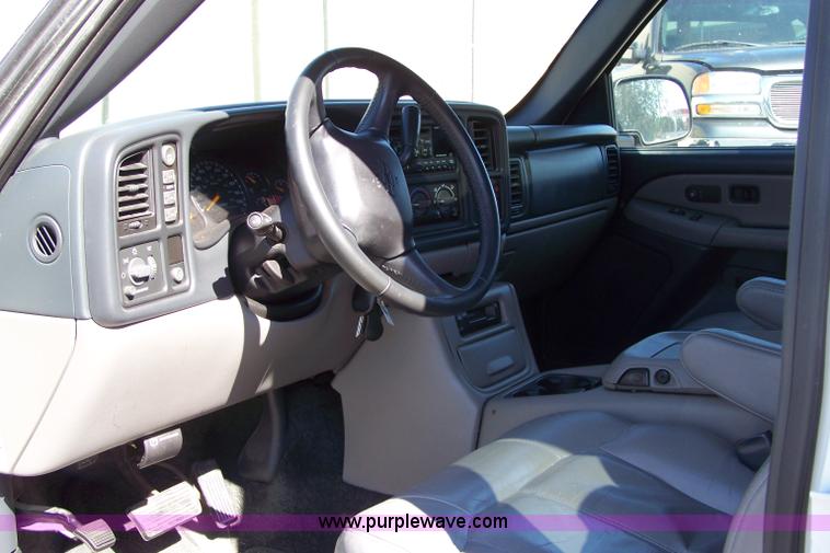 image for item 7401 2001 Chevrolet Suburban K1500 SUV