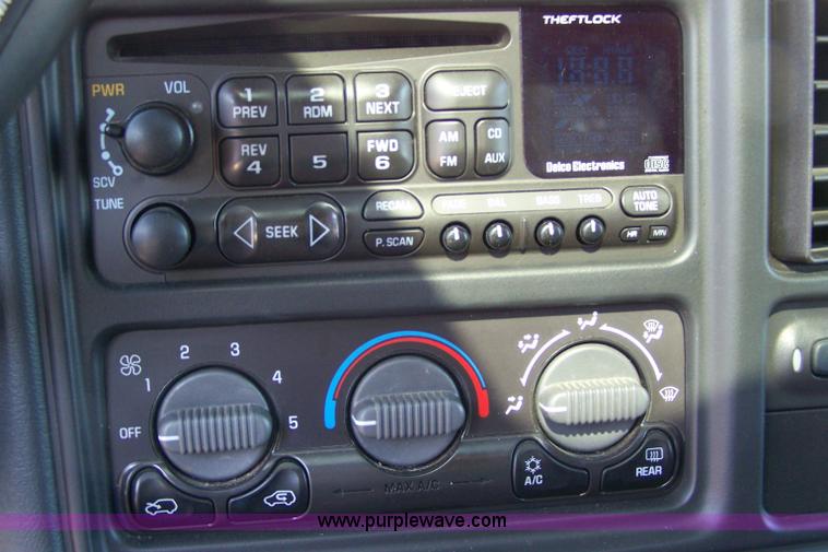 image for item 7401 2001 Chevrolet Suburban K1500 SUV