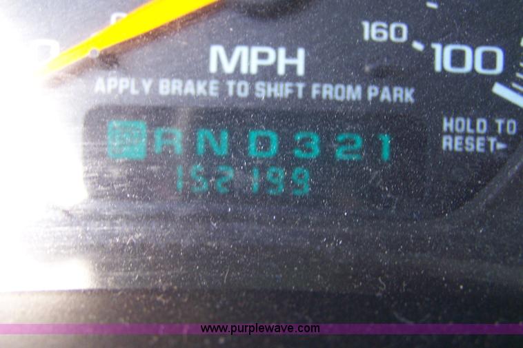 image for item 7401 2001 Chevrolet Suburban K1500 SUV