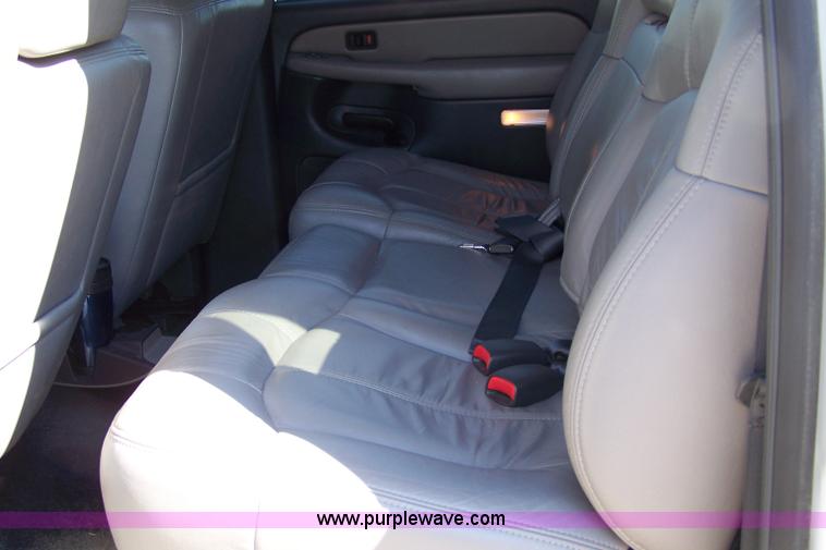 image for item 7401 2001 Chevrolet Suburban K1500 SUV