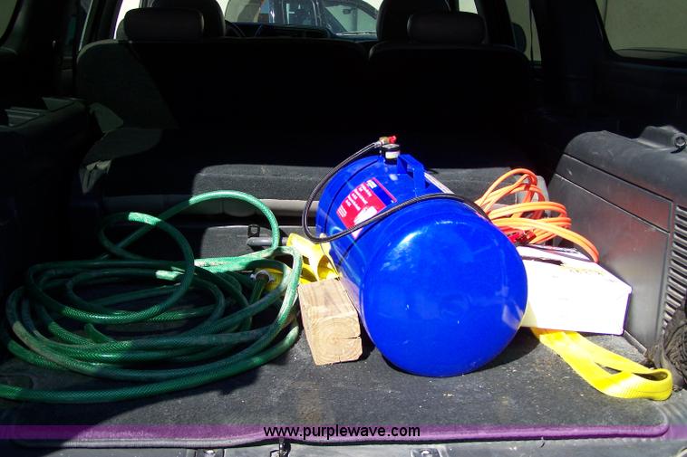 image for item 7401 2001 Chevrolet Suburban K1500 SUV