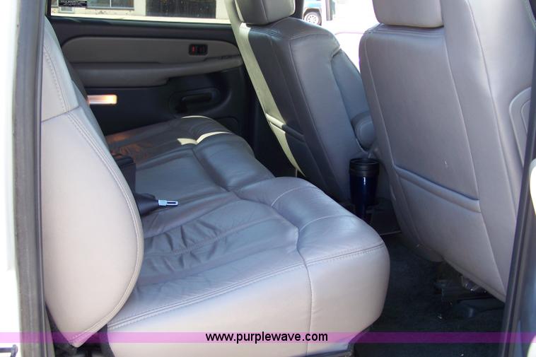 image for item 7401 2001 Chevrolet Suburban K1500 SUV