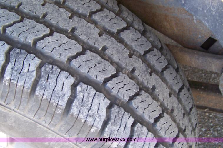 image for item 7401 2001 Chevrolet Suburban K1500 SUV