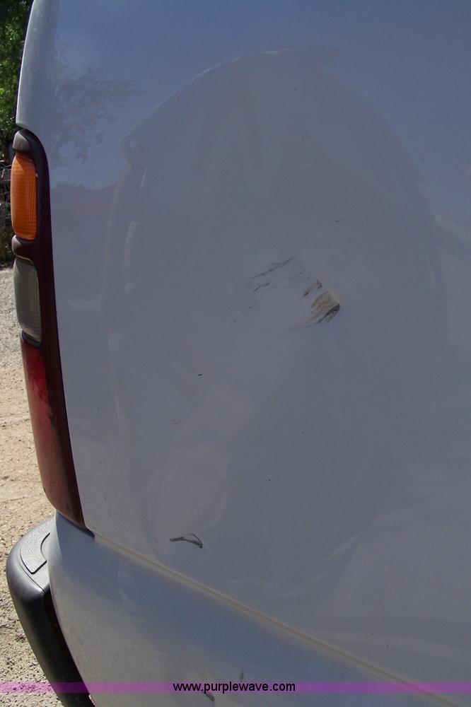image for item 7401 2001 Chevrolet Suburban K1500 SUV