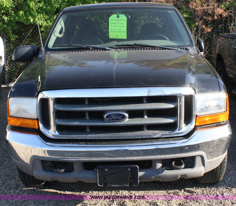 image for item A2076 2000 Ford F250 Lariat Super Duty pickup truck