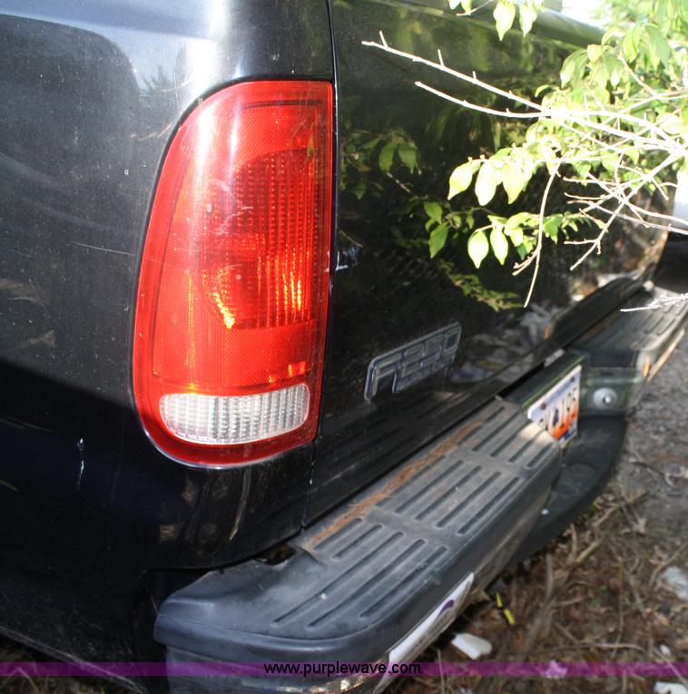 image for item A2076 2000 Ford F250 Lariat Super Duty pickup truck