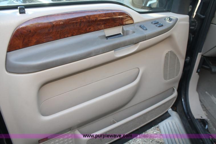 image for item A2076 2000 Ford F250 Lariat Super Duty pickup truck