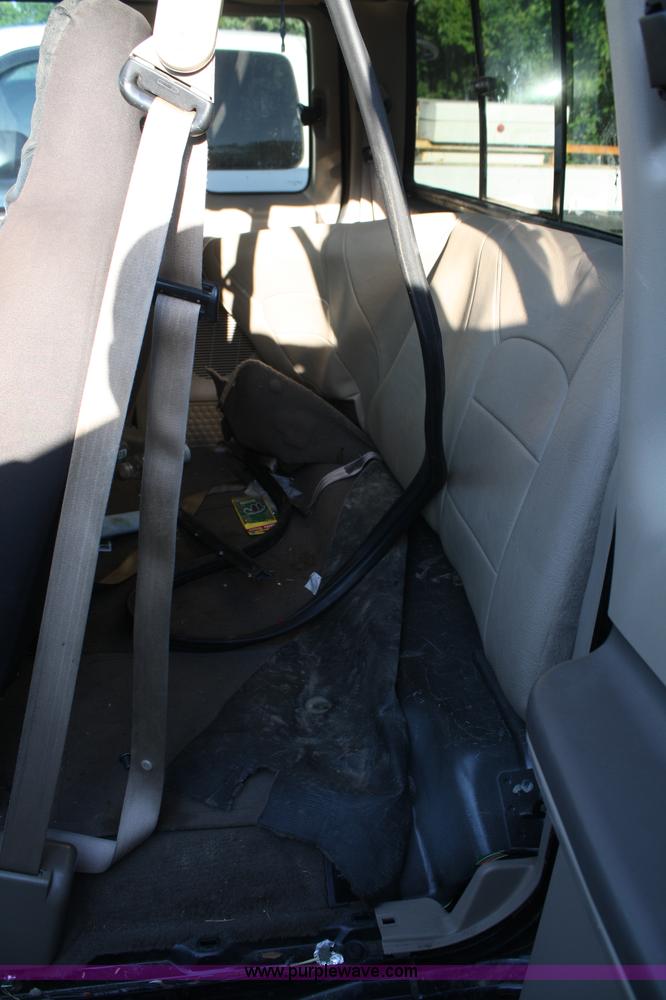 image for item A2076 2000 Ford F250 Lariat Super Duty pickup truck