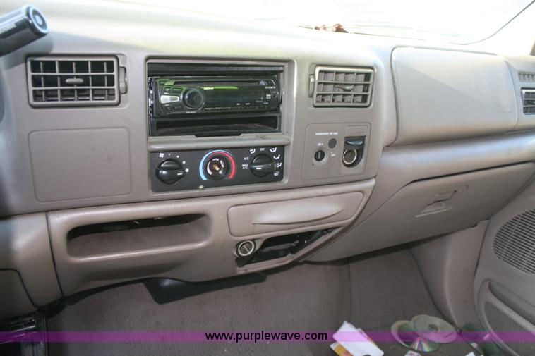 image for item A2076 2000 Ford F250 Lariat Super Duty pickup truck