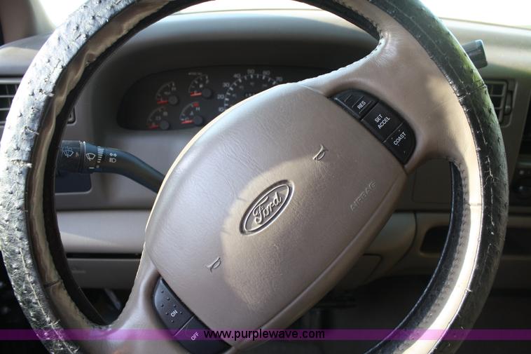 image for item A2076 2000 Ford F250 Lariat Super Duty pickup truck