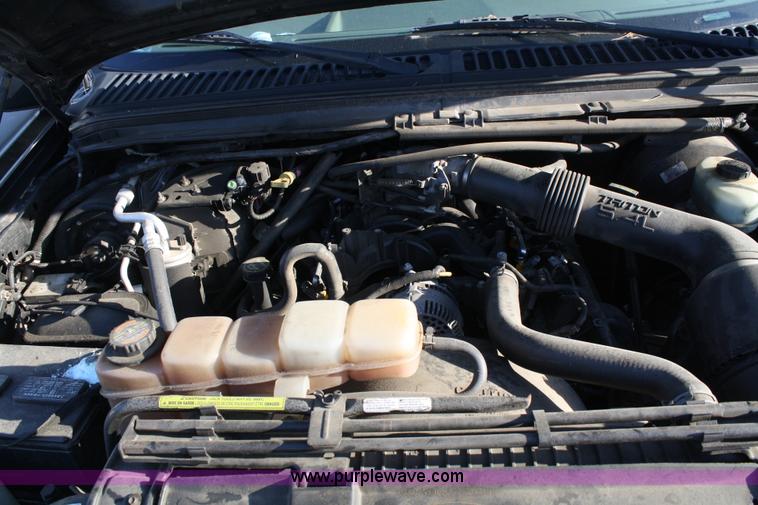 image for item A2076 2000 Ford F250 Lariat Super Duty pickup truck