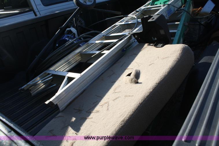 image for item A2076 2000 Ford F250 Lariat Super Duty pickup truck