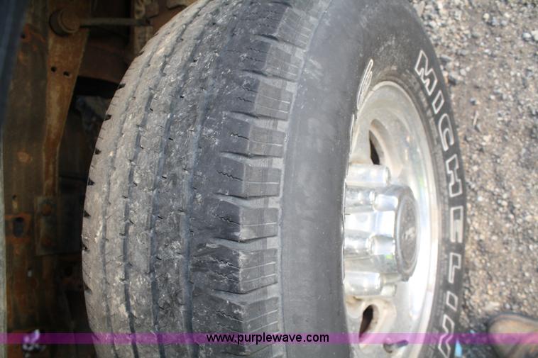 image for item A2076 2000 Ford F250 Lariat Super Duty pickup truck