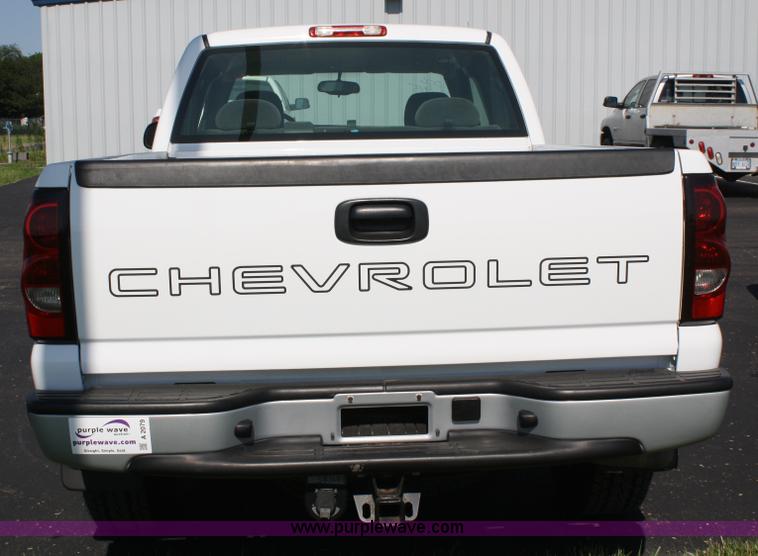 image for item A2079 2006 Chevrolet Silverado K1500 extended cab pickup truck