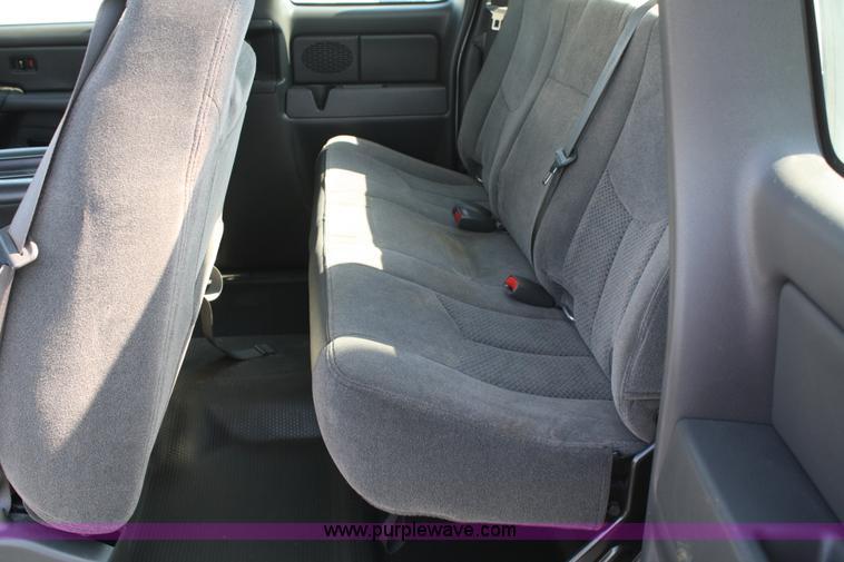 image for item A2079 2006 Chevrolet Silverado K1500 extended cab pickup truck