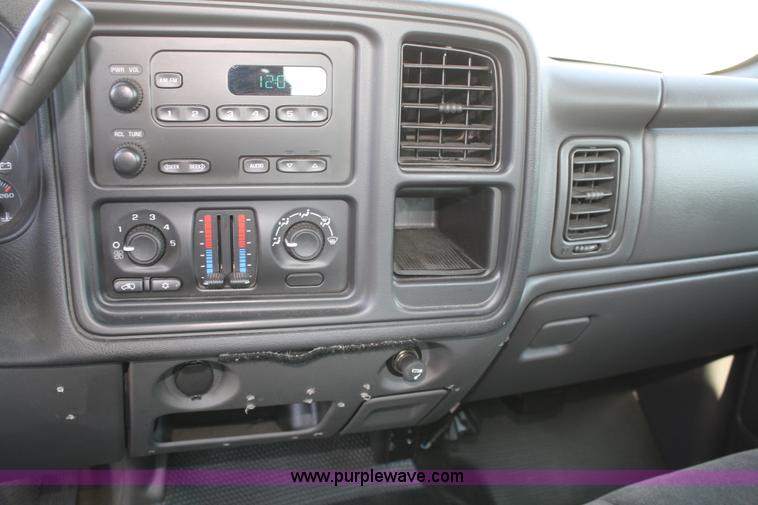 image for item A2079 2006 Chevrolet Silverado K1500 extended cab pickup truck