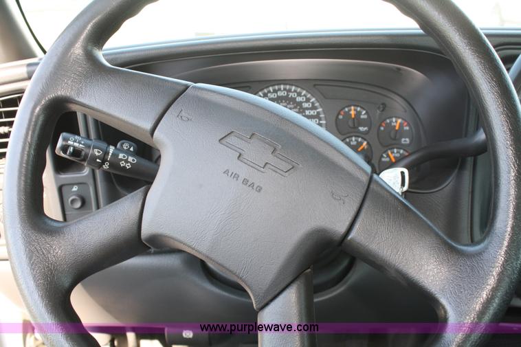 image for item A2079 2006 Chevrolet Silverado K1500 extended cab pickup truck