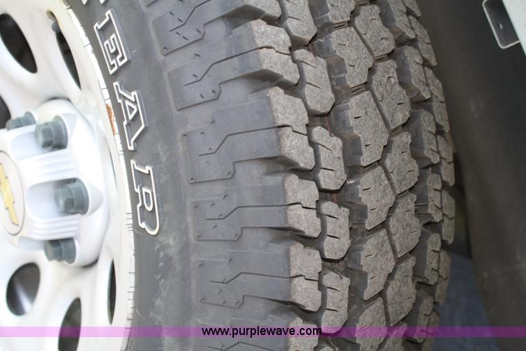 image for item A2079 2006 Chevrolet Silverado K1500 extended cab pickup truck