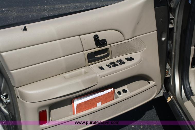 image for item A2080 2003 Ford Crown Victoria Police Interceptor