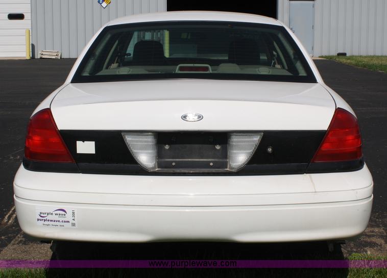 image for item A2081 2004 Ford Crown Victoria Police Interceptor