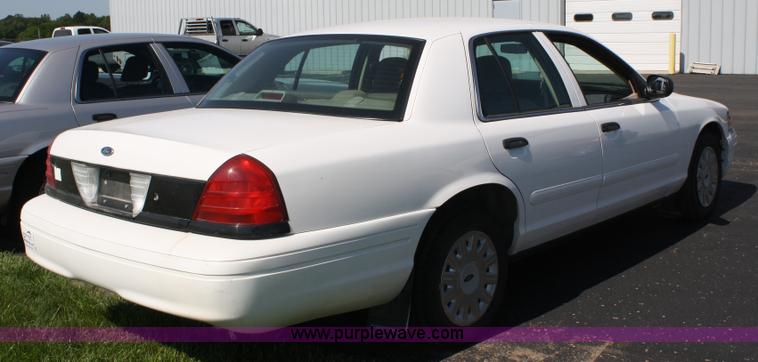 image for item A2081 2004 Ford Crown Victoria Police Interceptor
