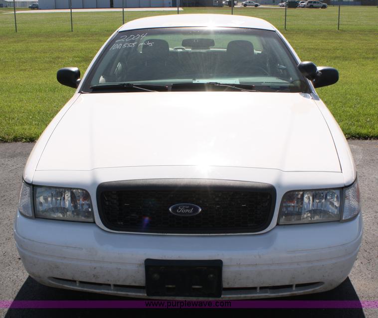 image for item A2081 2004 Ford Crown Victoria Police Interceptor