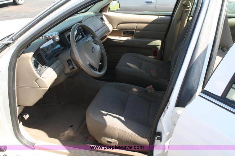 image for item A2081 2004 Ford Crown Victoria Police Interceptor