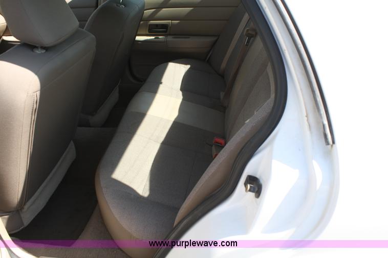 image for item A2081 2004 Ford Crown Victoria Police Interceptor