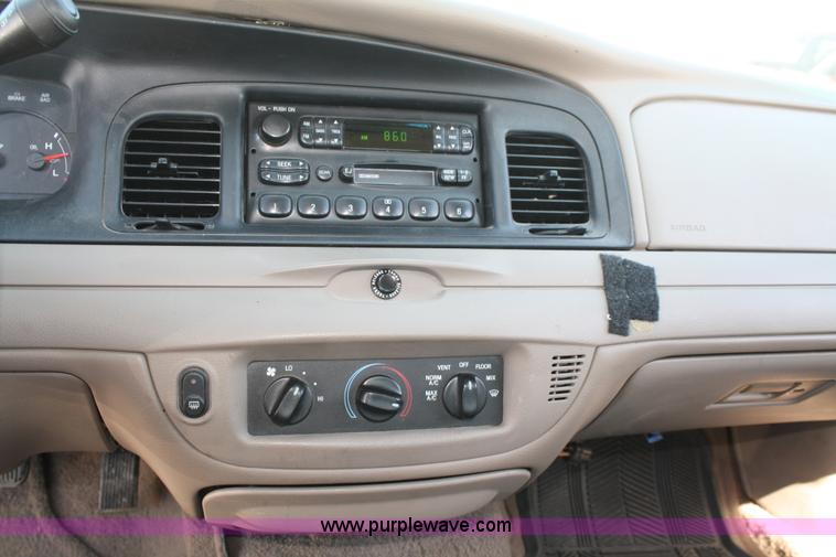 image for item A2081 2004 Ford Crown Victoria Police Interceptor