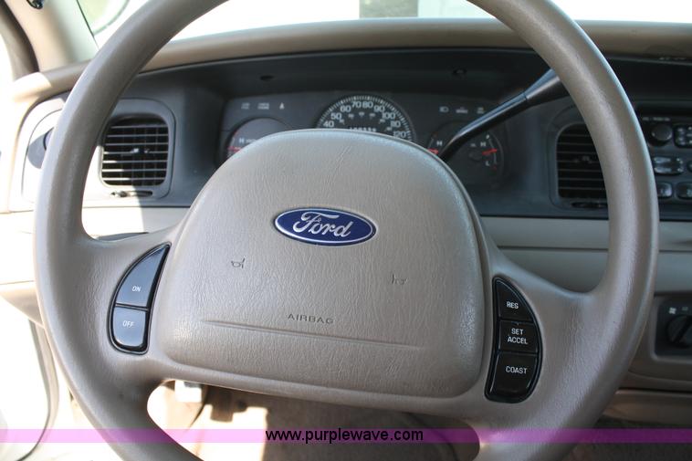 image for item A2081 2004 Ford Crown Victoria Police Interceptor