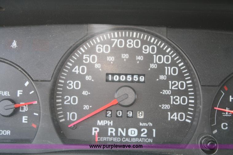 image for item A2081 2004 Ford Crown Victoria Police Interceptor