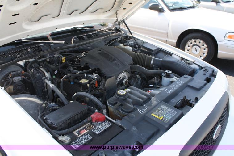 image for item A2081 2004 Ford Crown Victoria Police Interceptor