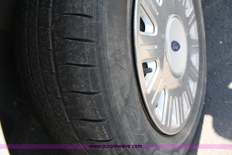 image for item A2081 2004 Ford Crown Victoria Police Interceptor