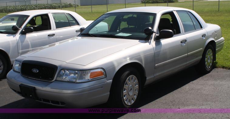 image for item A2082 2005 Ford Crown Victoria Police Interceptor