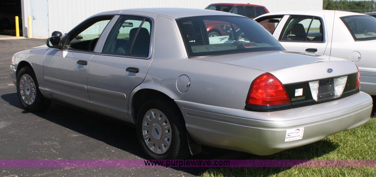image for item A2082 2005 Ford Crown Victoria Police Interceptor