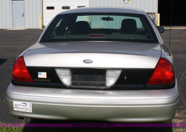 image for item A2082 2005 Ford Crown Victoria Police Interceptor