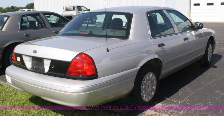 image for item A2082 2005 Ford Crown Victoria Police Interceptor
