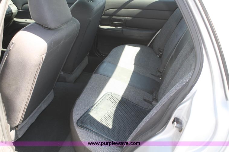 image for item A2082 2005 Ford Crown Victoria Police Interceptor