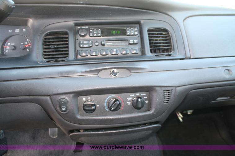 image for item A2082 2005 Ford Crown Victoria Police Interceptor