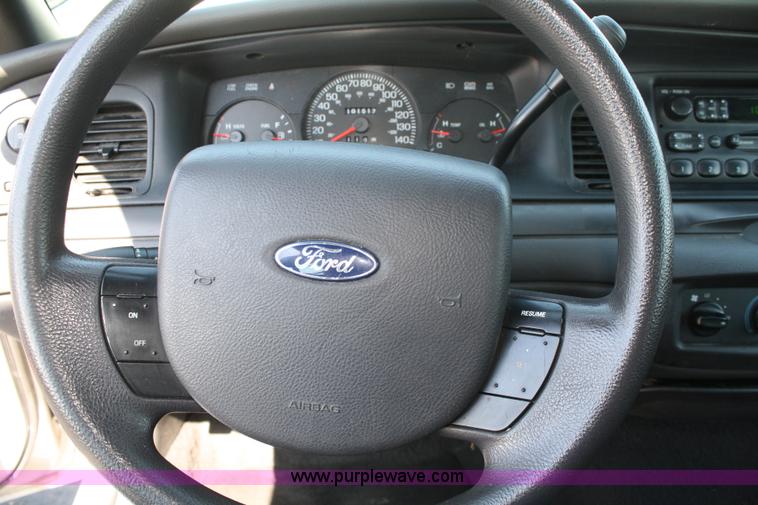 image for item A2082 2005 Ford Crown Victoria Police Interceptor