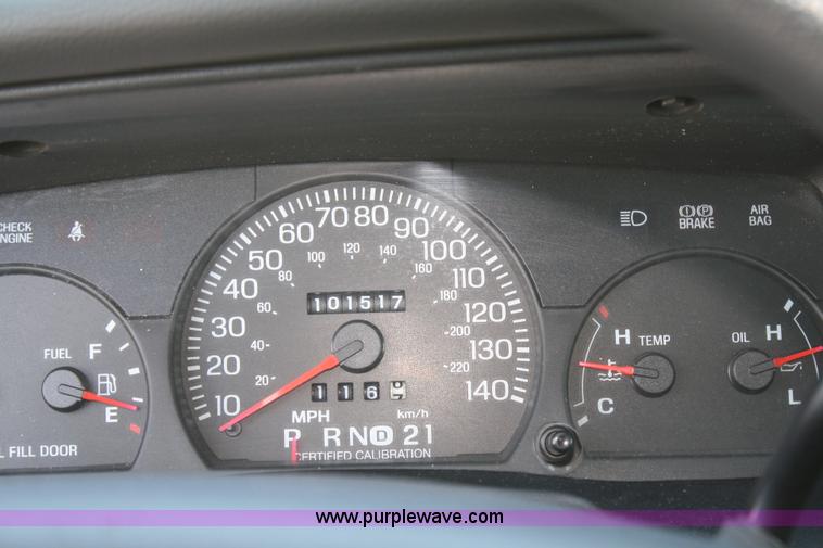 image for item A2082 2005 Ford Crown Victoria Police Interceptor