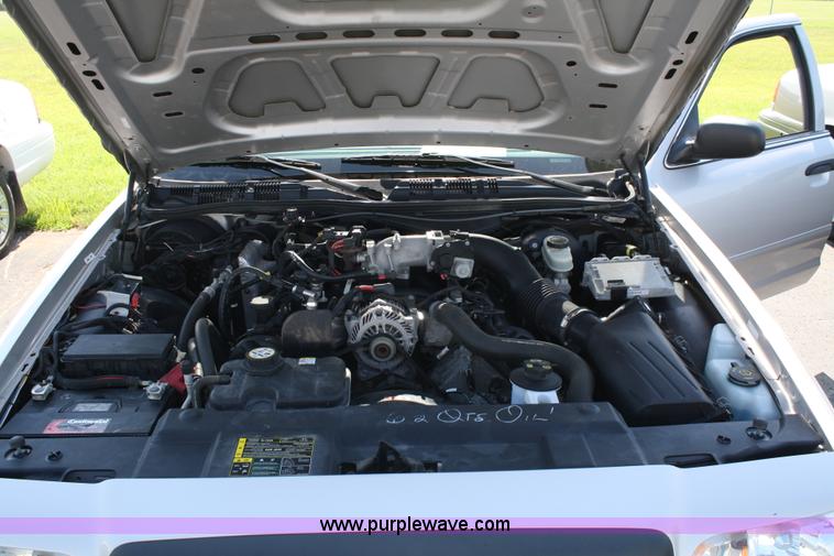 image for item A2082 2005 Ford Crown Victoria Police Interceptor