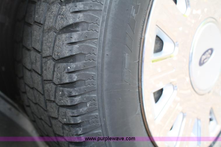 image for item A2082 2005 Ford Crown Victoria Police Interceptor