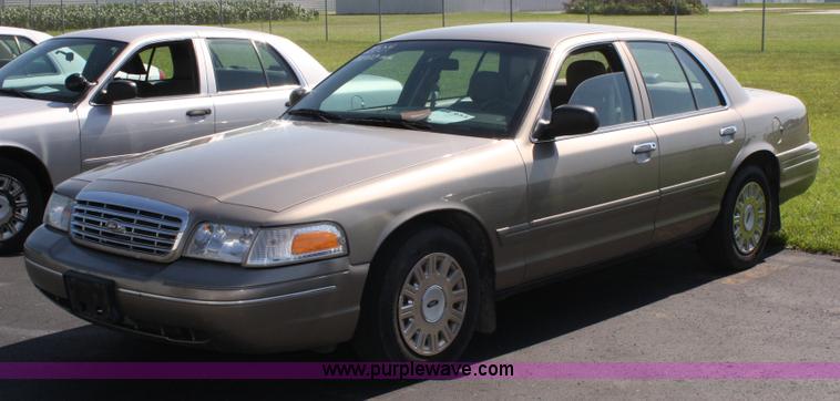 image for item A2083 2004 Ford Crown Victoria Police Interceptor