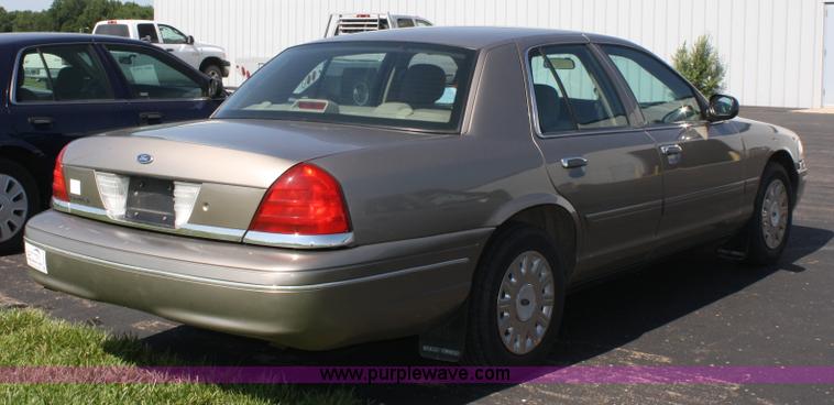 image for item A2083 2004 Ford Crown Victoria Police Interceptor