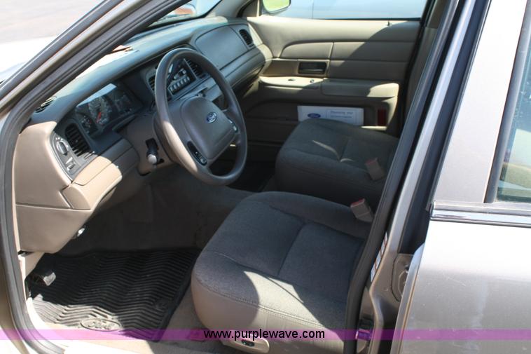 image for item A2083 2004 Ford Crown Victoria Police Interceptor