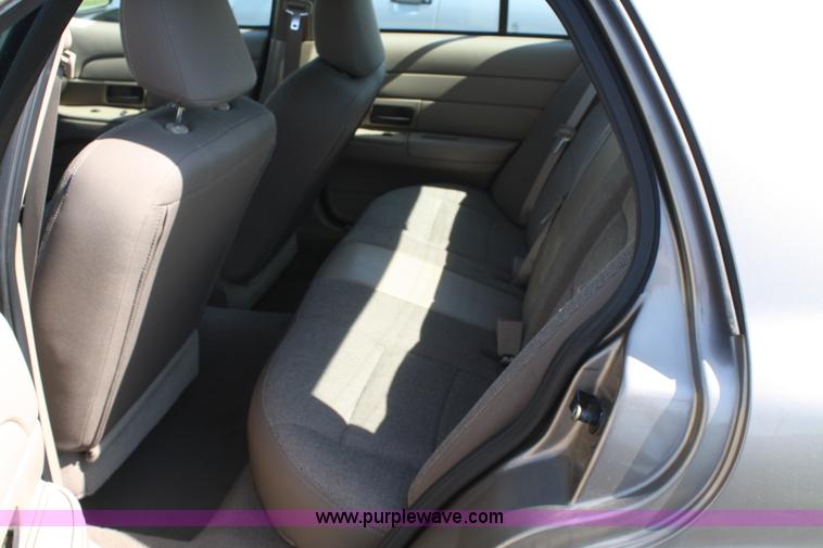 image for item A2083 2004 Ford Crown Victoria Police Interceptor