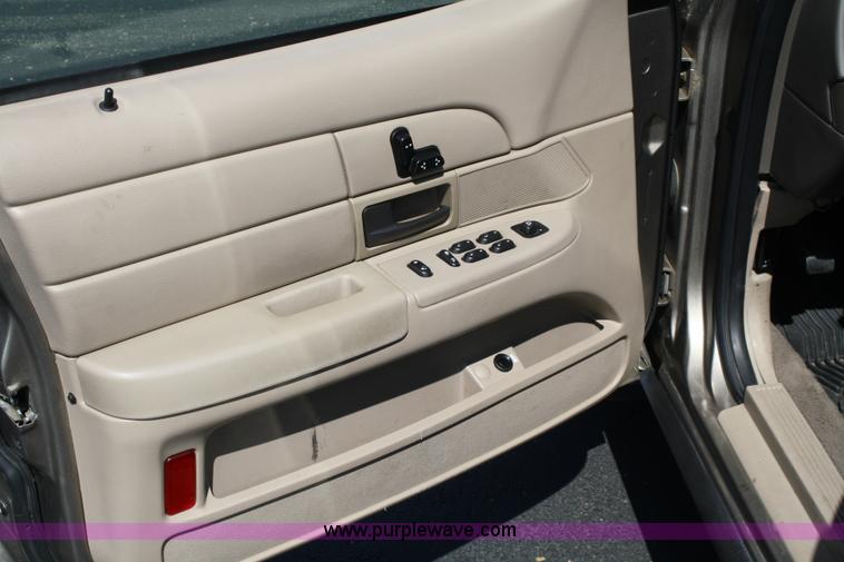 image for item A2083 2004 Ford Crown Victoria Police Interceptor