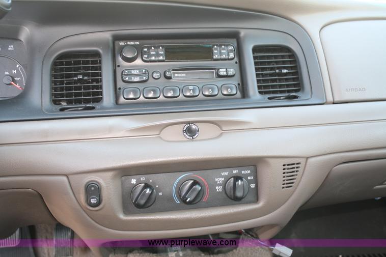 image for item A2083 2004 Ford Crown Victoria Police Interceptor